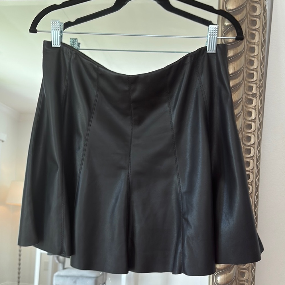 HOUSE OF HARLOW Black Vegan Leather Skirt